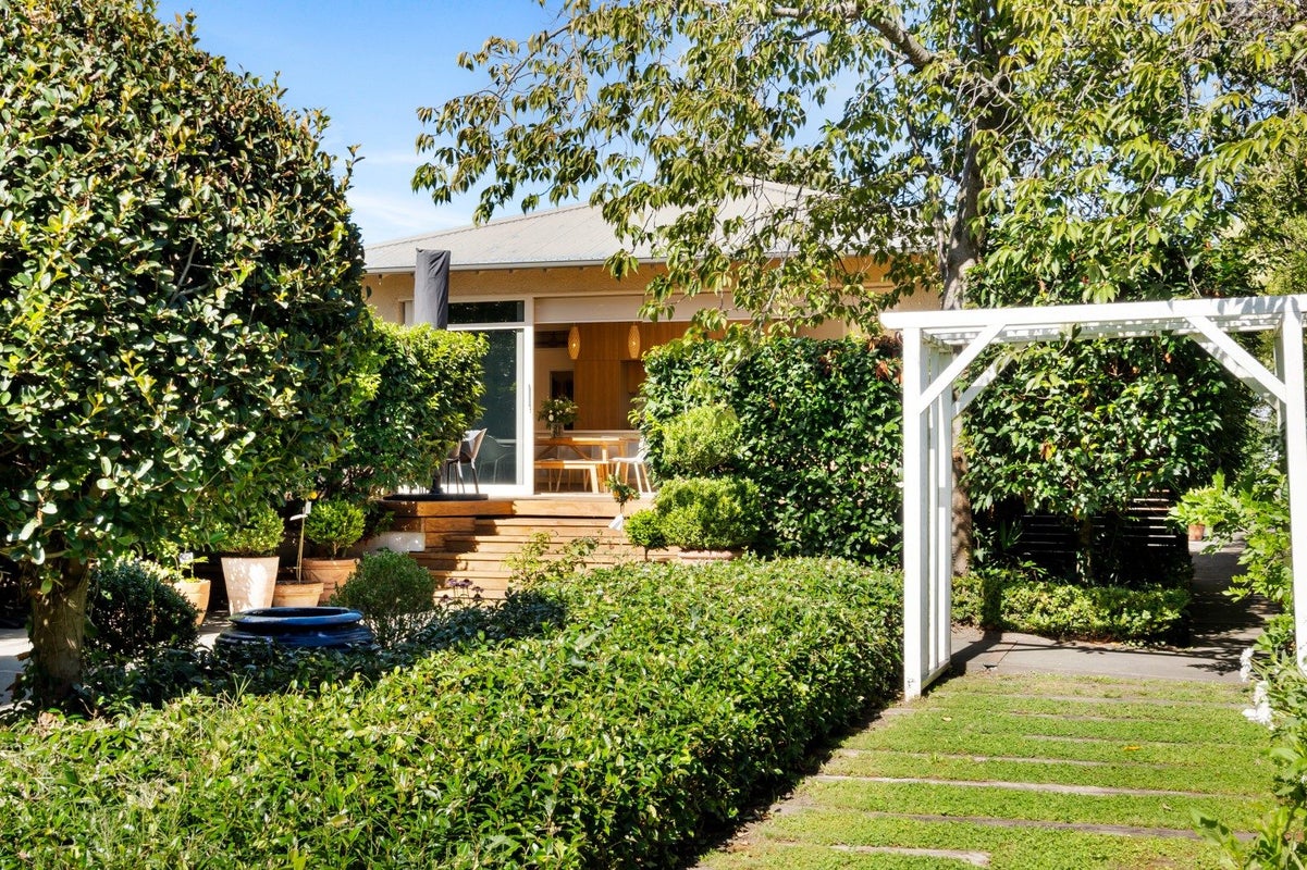 13 Nelson Crescent, Napier South, Napier - Carousel 1