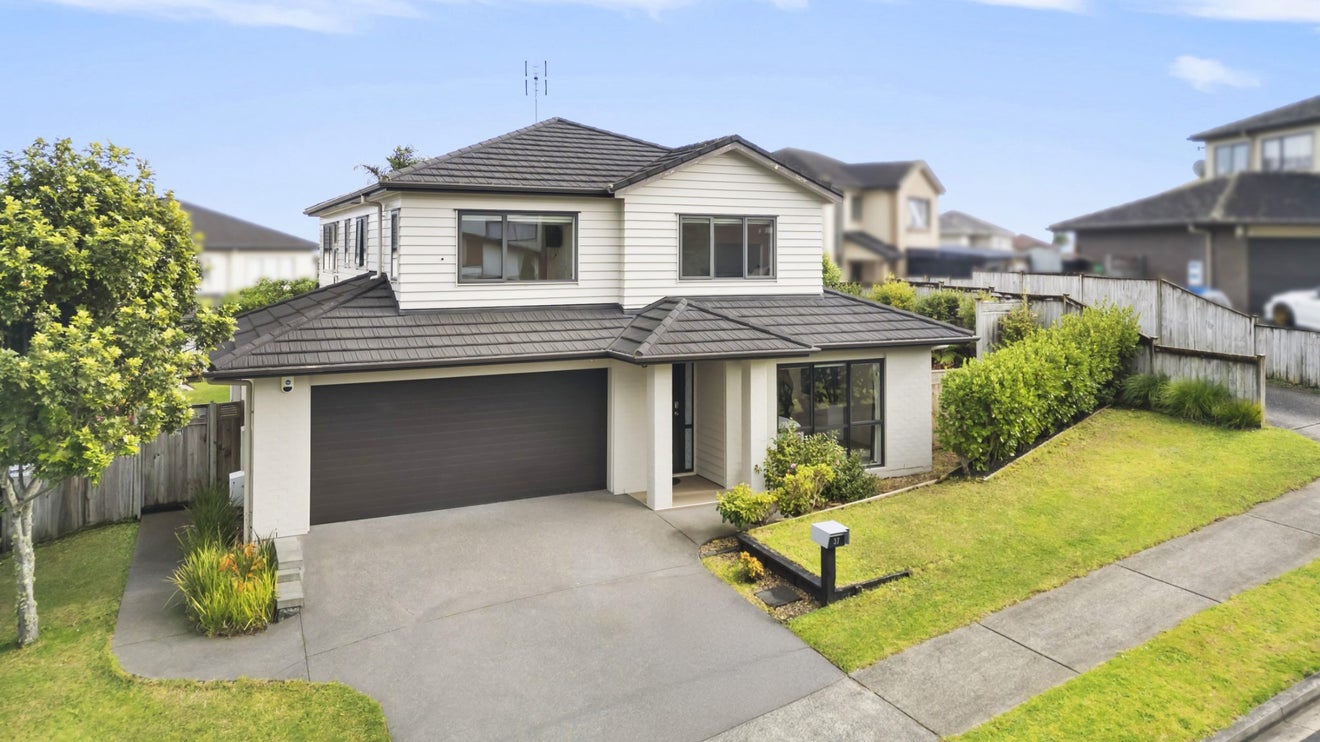37 Amaretto Avenue, Flat Bush, Auckland - Carousel 1