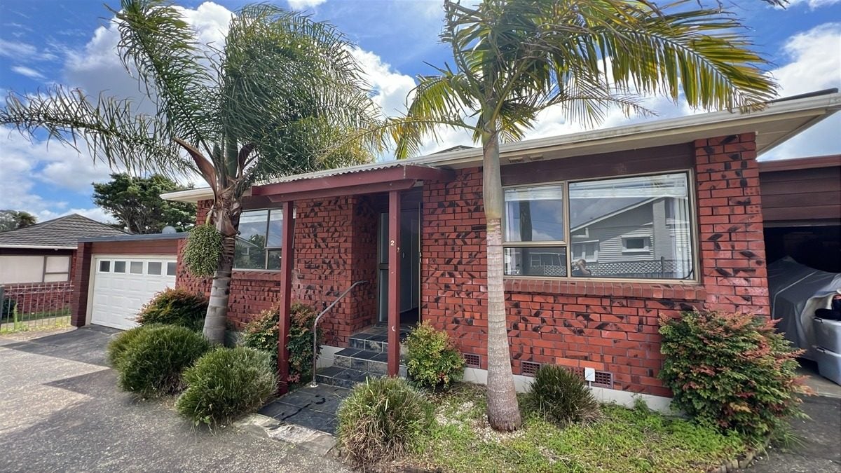 2/51 Shakespeare Road, Milford, Auckland - Carousel 1