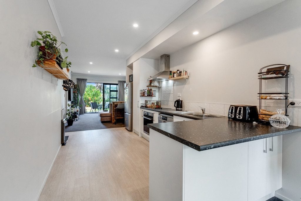 15 Tapuwae Way, Mangere Bridge, Auckland - Carousel 2