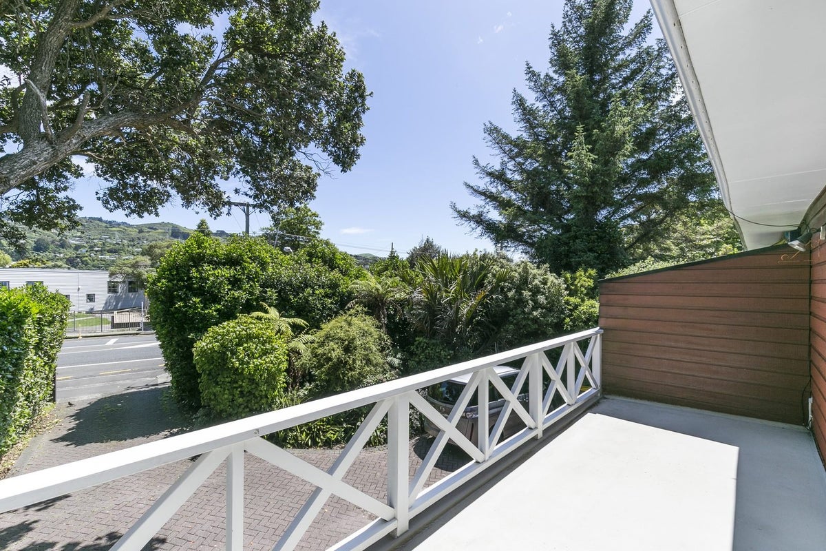 70 Kings Crescent, Hutt Central, Lower Hutt - Carousel 16