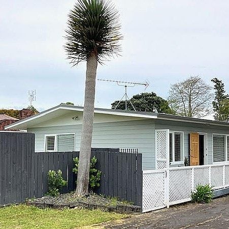1/12 Cosy Place, Howick, Auckland - Carousel 1