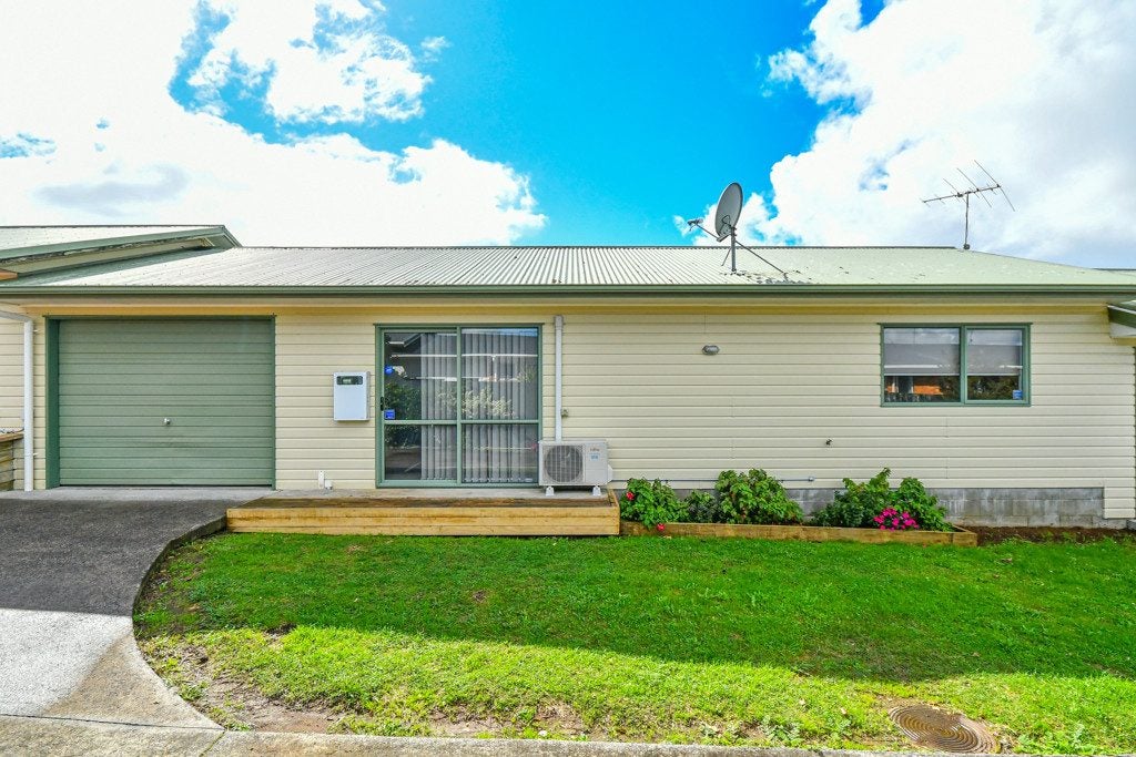 2/11 School Rd, Tuakau - Carousel 1