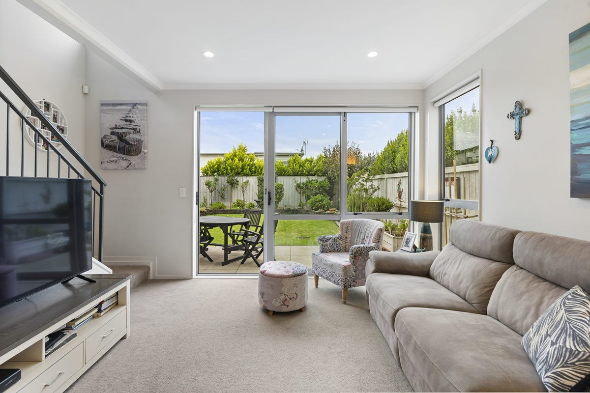 20 Costa Viva Crescent, Karaka, Papakura - Carousel 2