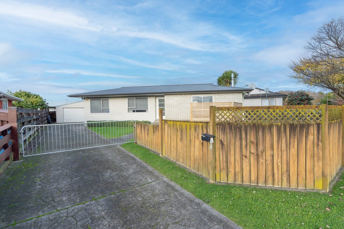 21 Carter Crescent, Awapuni, Palmerston North - Carousel 1