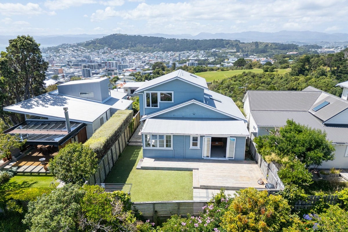 44 Mortimer Terrace, Aro Valley, Wellington - Carousel 2