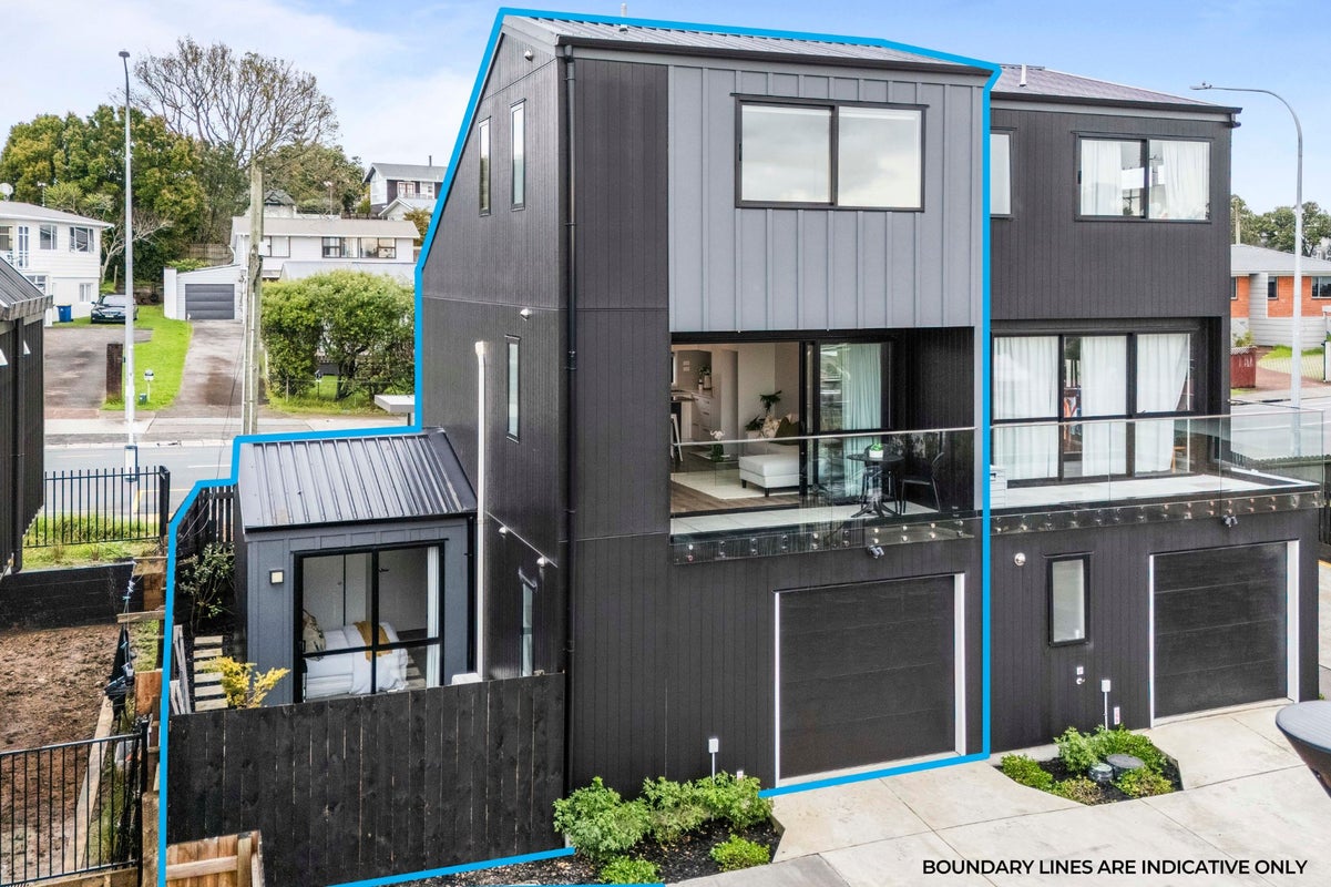 2/8 Chivalry Road, Glenfield, Auckland - Carousel 1