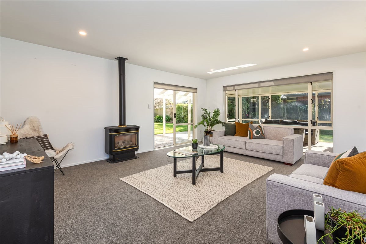 6 Penruddock Rise, Westmorland, Christchurch - Carousel 2