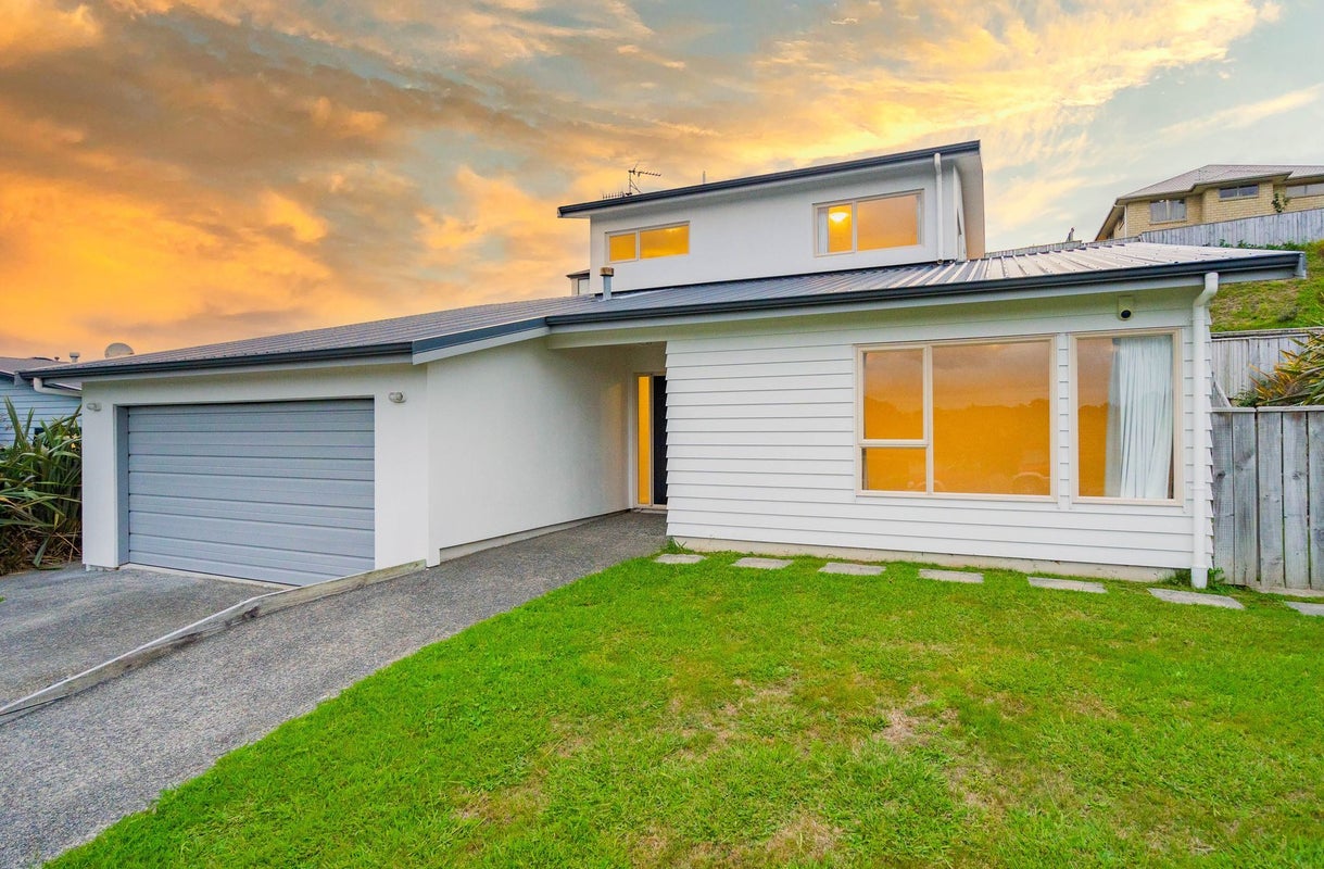 20 Dusky Crescent, Aotea, Porirua - Carousel 1