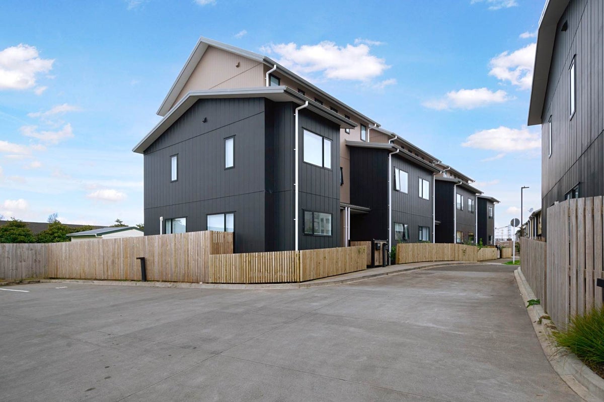 41 Eileen Newey Place, Henderson, Auckland - Carousel 2