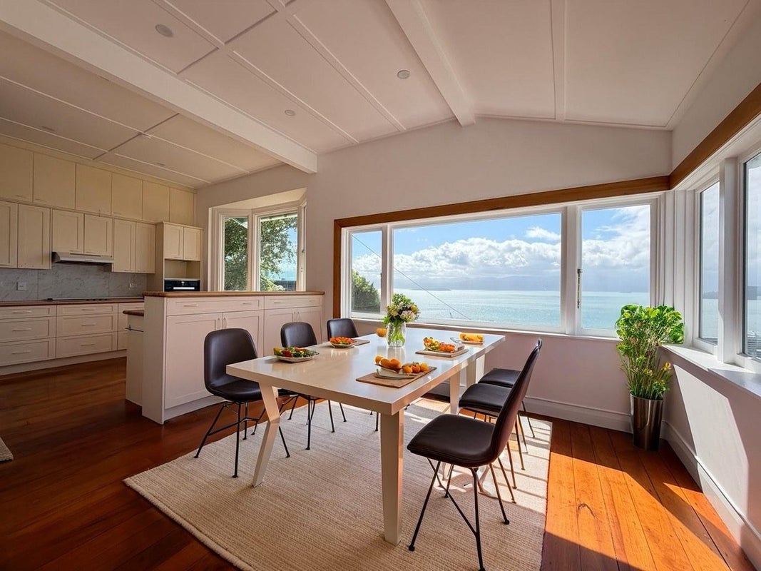 8 Lower Watt Street, Wadestown, Wellington - Carousel 1