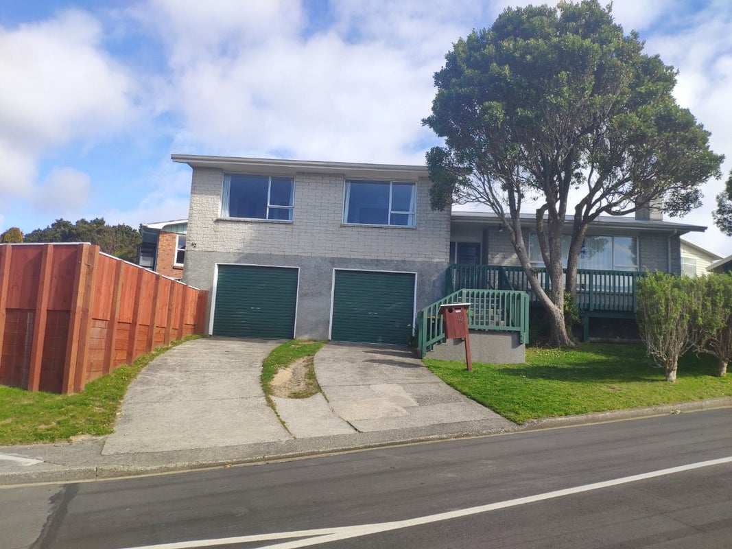 42 Churton Dr, Churton Park, Wellington - Carousel 1