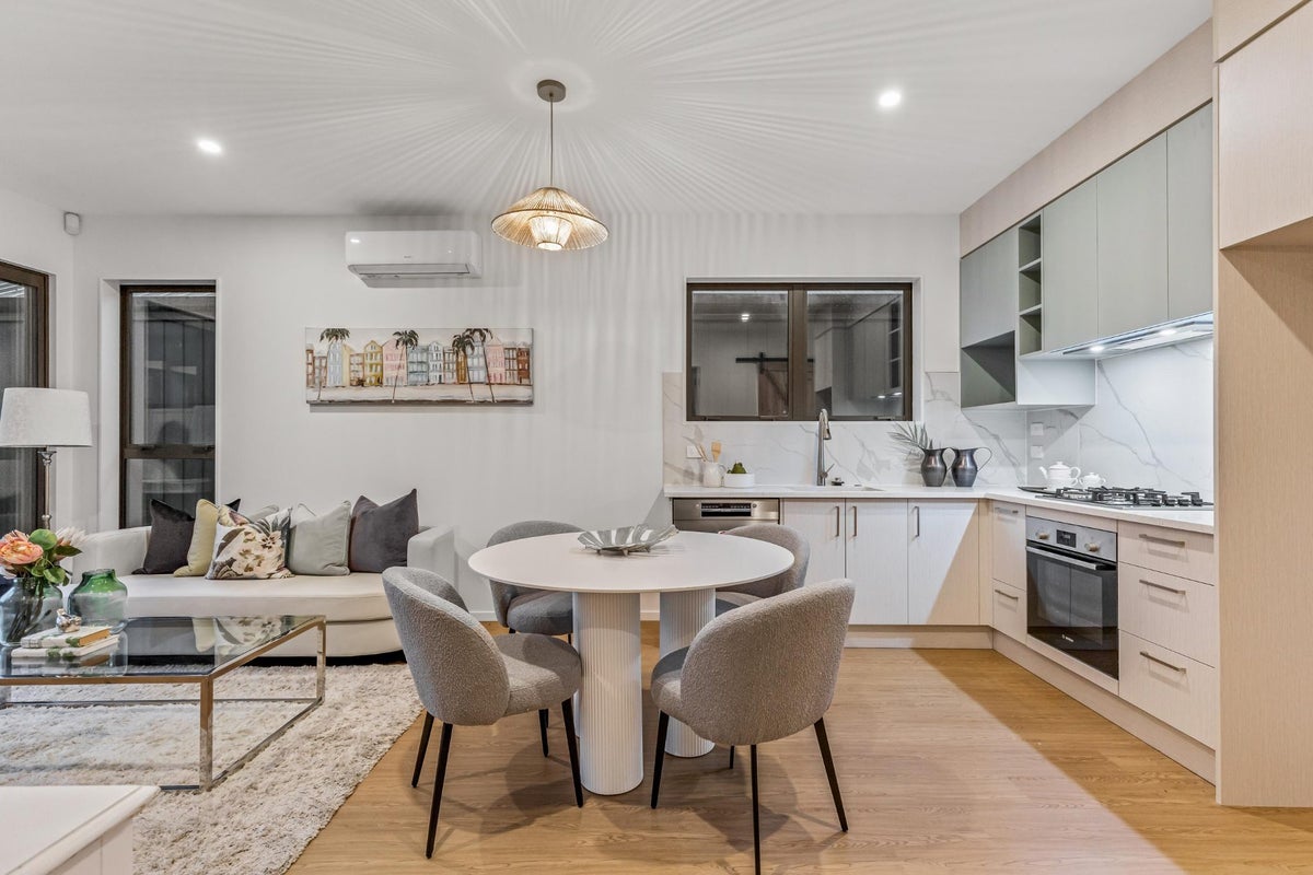 21 Paretao Street, Massey, Auckland - Carousel 1