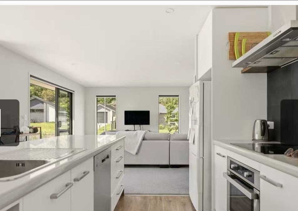 72 Pakanga Grove, Pyes Pa, Tauranga - Carousel 2