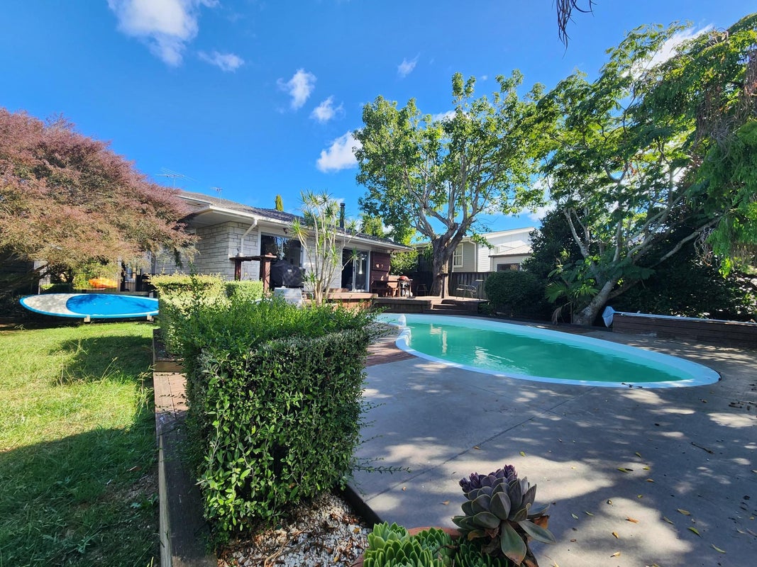 85 Hutchinsons Road, Bucklands Beach, Auckland - Carousel 1