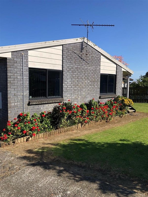 7 Barcroft Place, Clendon Park, Auckland - Carousel 1