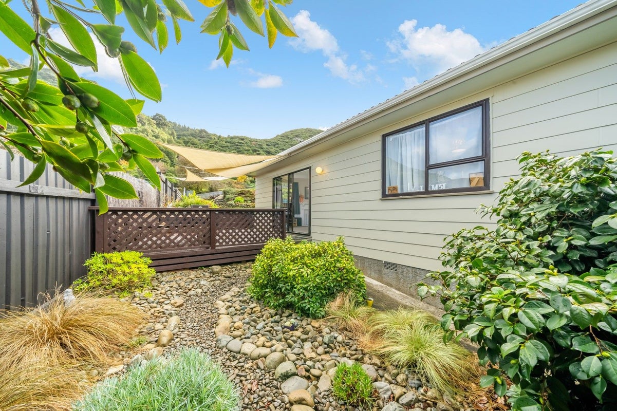 57 Hartford Crescent, Totara Park, Upper Hutt - Carousel 1