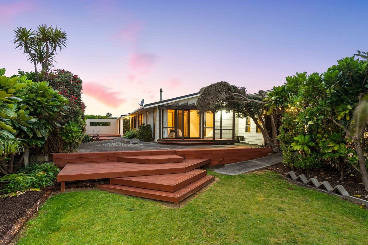 10 Jane Street, Waikanae Beach, Waikanae - Carousel 2