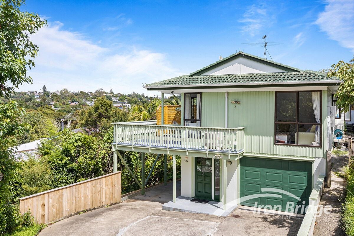 2/15 Ridgewood Crescent, Birkenhead, Auckland - Carousel 1