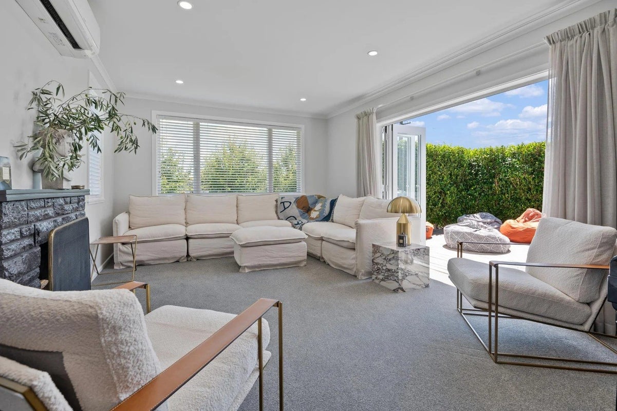 5 Wallace Road, Mangere Bridge, Auckland - Carousel 2