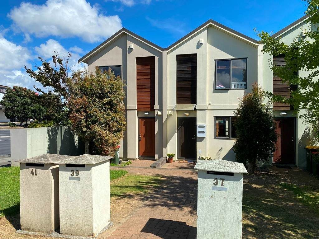 37 Spalding Rise, Golflands, Auckland - Carousel 1