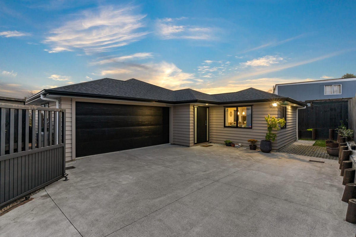 3A Crompton Road, Massey, Auckland - Carousel 1