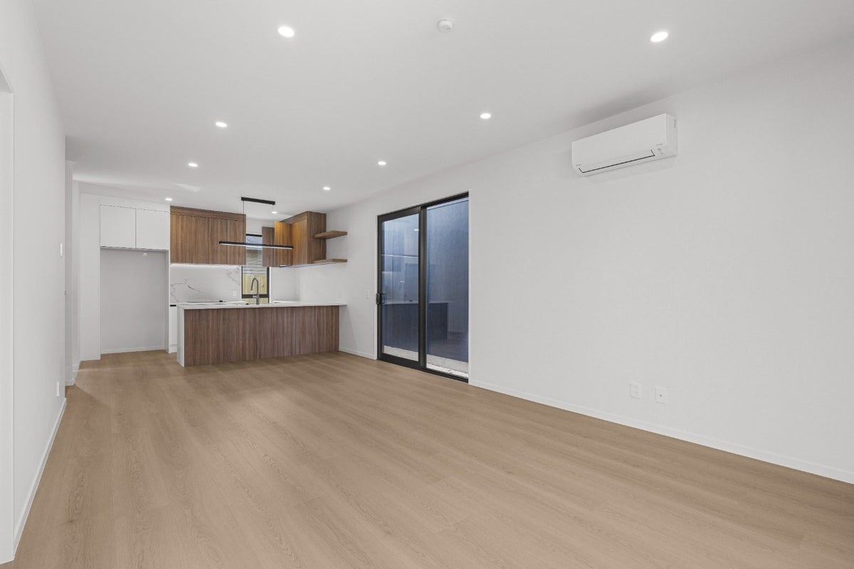 4 Roberts Road, Te Atatu South, Auckland - Carousel 2