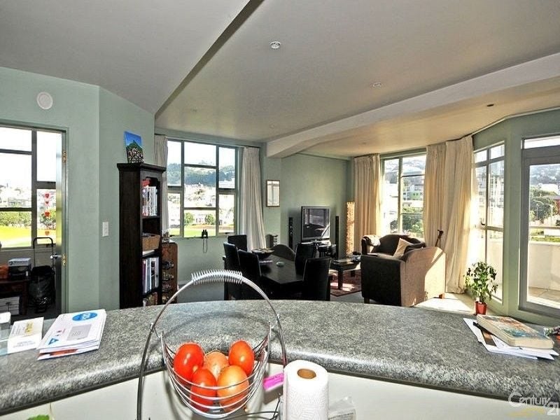 10/80 Kent Terrace, Mount Victoria, Wellington - Carousel 1