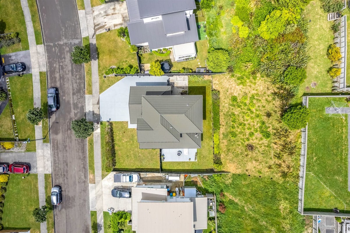 12 Tongariro Drive, Aotea, Porirua - Carousel 24