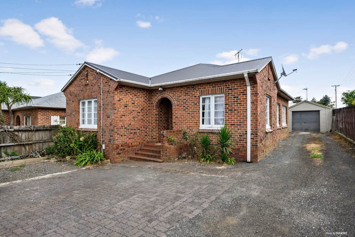 127 Mangere Road, Otahuhu, Auckland - Carousel 1