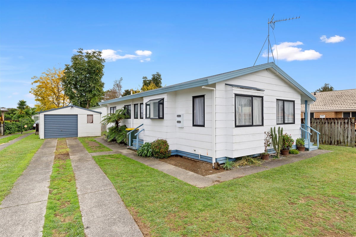 42 Lloyd Drive, Nawton, Hamilton - Carousel 1