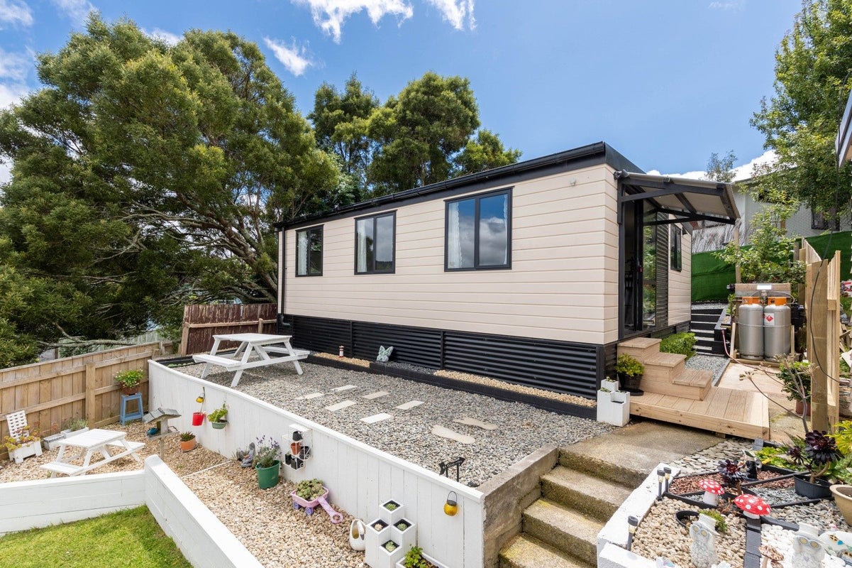 9A Edelweiss Grove, Timberlea, Upper Hutt - Carousel 2