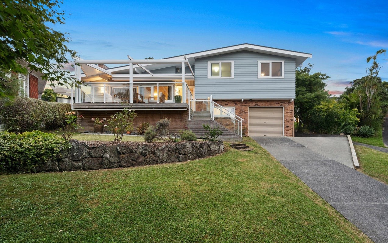 12 Gerwyn Place, Pakuranga Heights, Auckland - Carousel 1