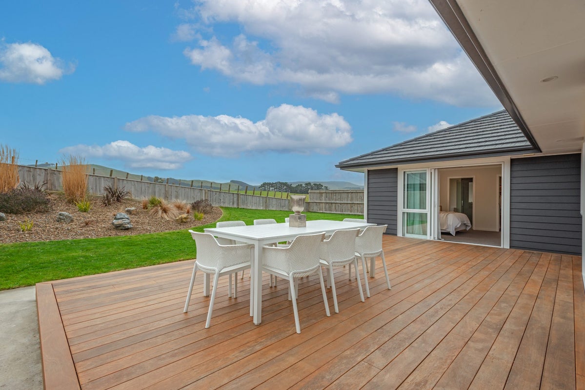 26 Atlantic Drive, Fitzherbert, Palmerston North - Carousel 2