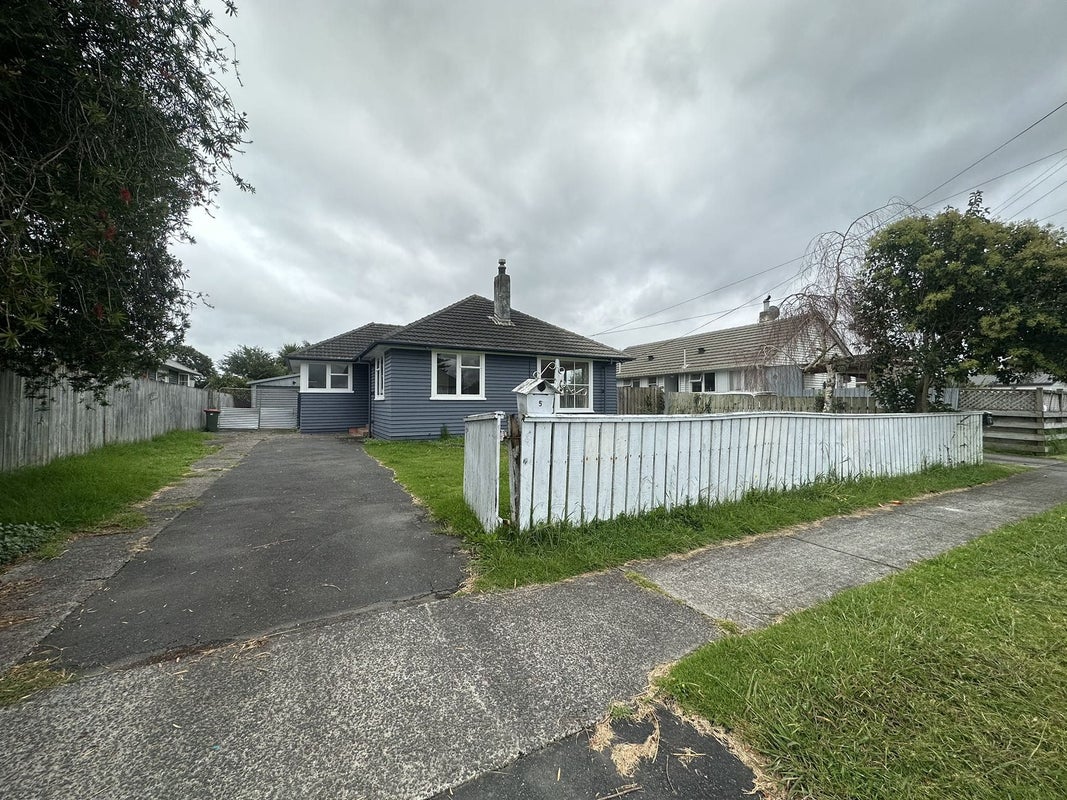 5 Yeats Crescent, Fairfield, Hamilton - Carousel 1