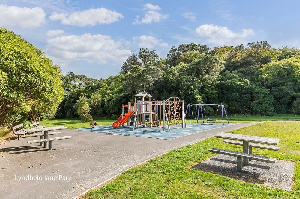 4 Lyndfield Lane, Newlands, Wellington - Carousel 12