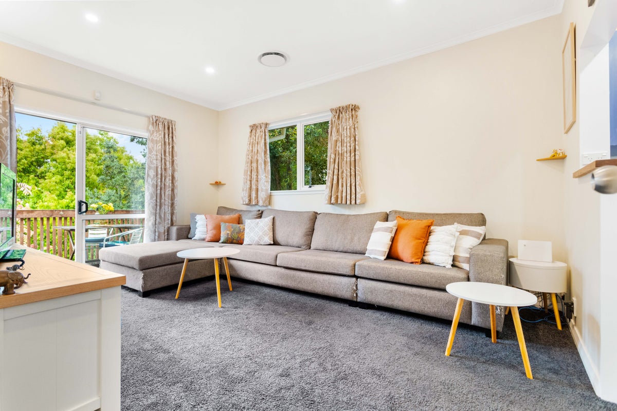 28 Fairmount Road, Titirangi, Auckland - Carousel 2