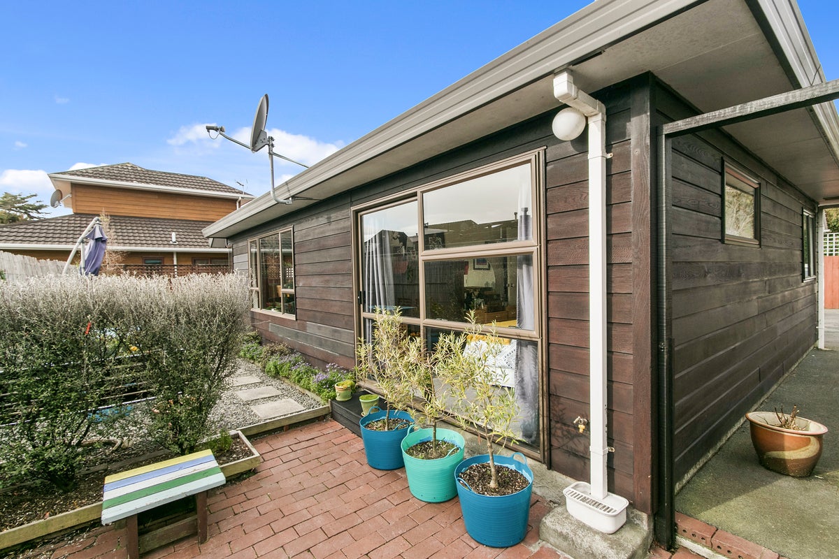 2/53 Pohutukawa Street, Woburn, Lower Hutt - Carousel 21