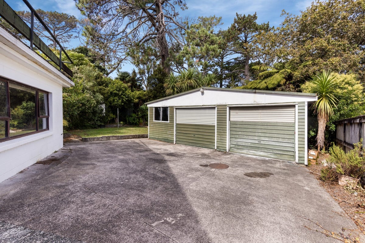 40 Crystal Avenue, Glendene, Auckland - Carousel 2