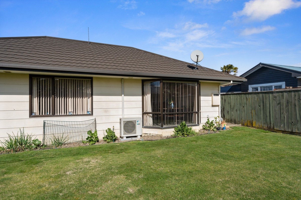 2/5 Motueka Street, Nelson South, Nelson - Carousel 2