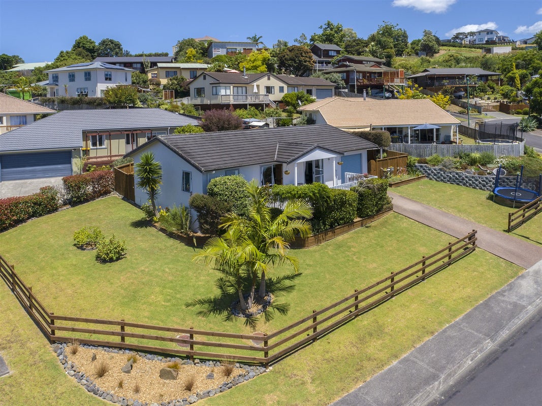 1 Kassa Rise, Helensville, Helensville - Carousel 1