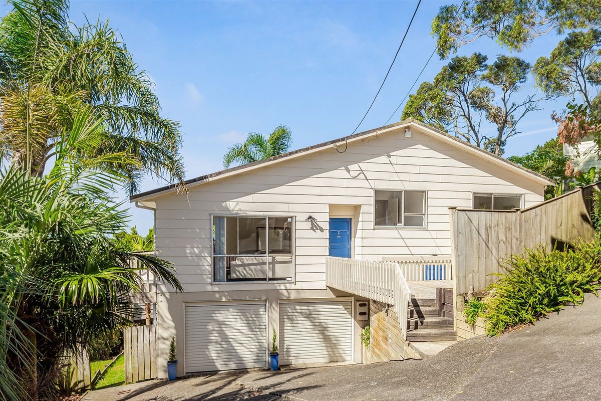 2/595 Glenfield Road, Totara Vale, Auckland - Carousel 1