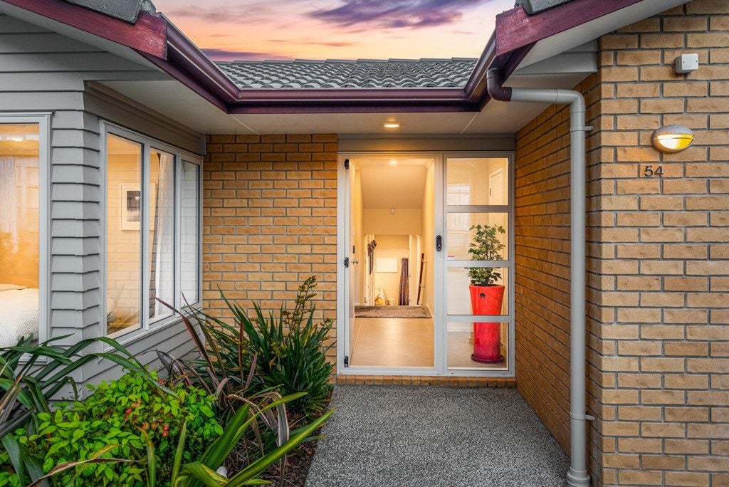 54 Hornbill Drive, Fairview Heights, Auckland - Carousel 2