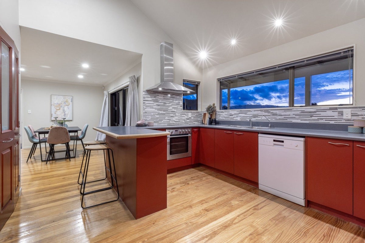 30 Kinloch Place, Papakowhai, Porirua - Carousel 2