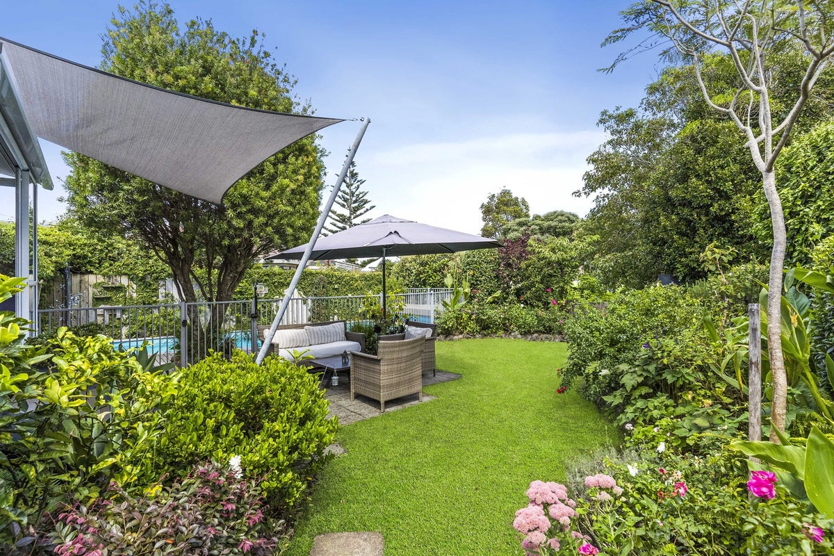 8 Maygrove Drive, Orewa, Orewa - Carousel 1