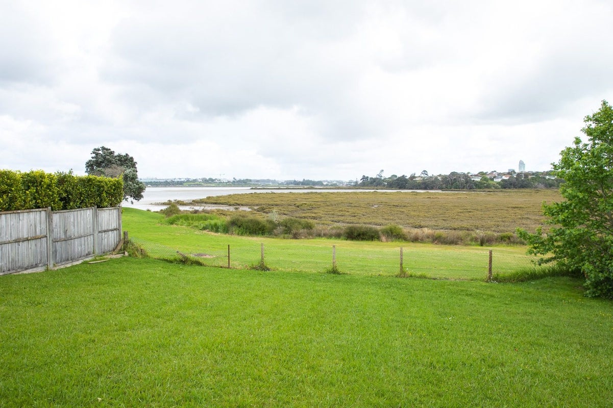 87 Beresford Street, Bayswater, Auckland - Carousel 2