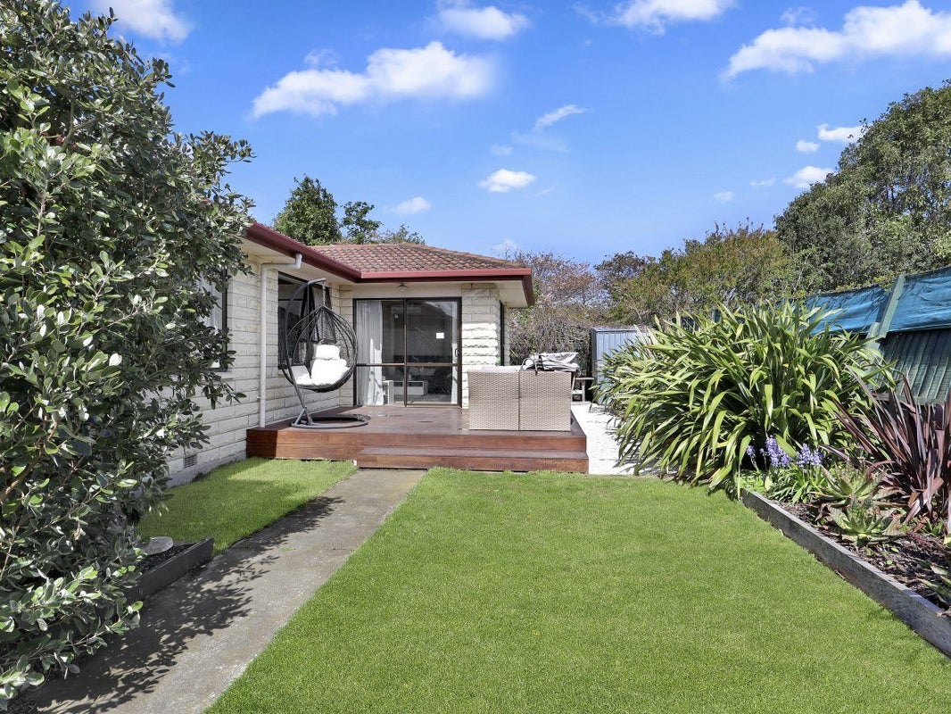 2/14 Momorangi Crescent, Redwood, Christchurch - Carousel 1