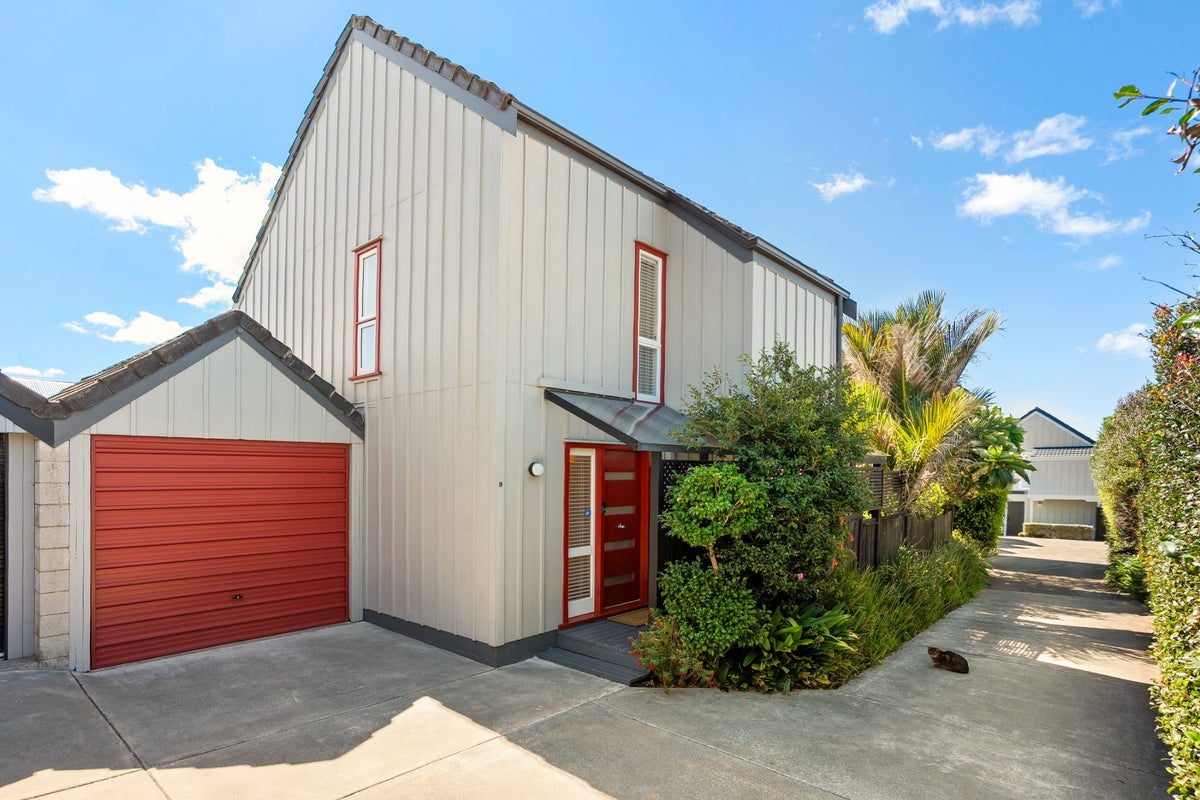 9B Eden View Road, Sandringham, Auckland - Carousel 1