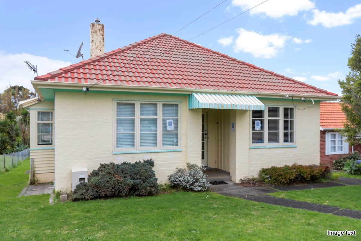 65 Kiwi Road, Point Chevalier, Auckland - Carousel 1