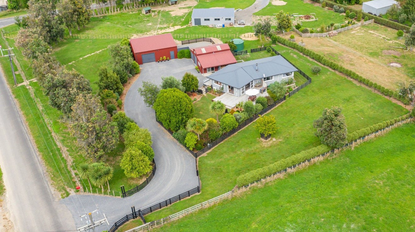 11 Papaitonga Lake Road, Ohau, Levin - Carousel 1